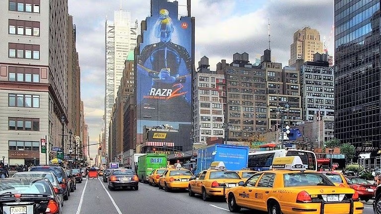 ニューヨーク州マンハッタンの境界線である8番街に沿った4つの推奨スポット