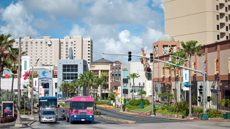 グアム中心部のホテルロードに沿って探索しましょう！ 3つの必見のアトラクション