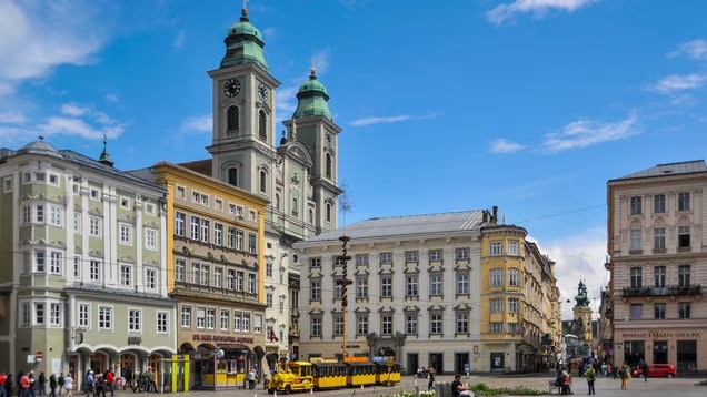 ドナウ川に沿って繁栄する文化的な都市