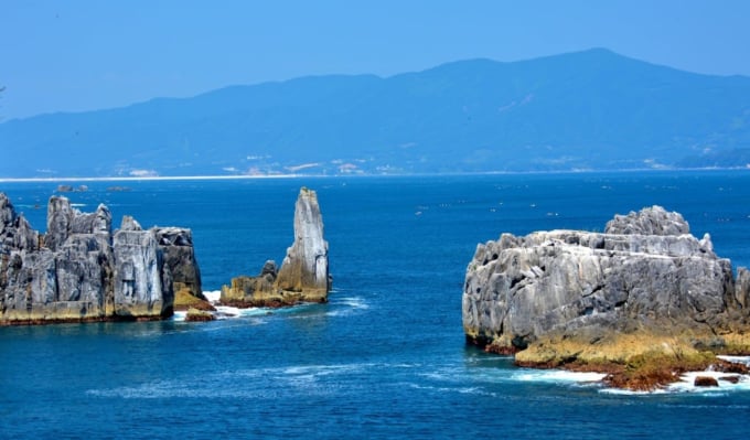 サンリク海岸の荒い波によって作成されたケセンマ市の観光スポット「オガマ/ハンツォ」！