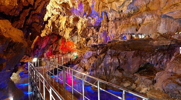 雨の日でも楽しむことができるGifu県に4つの推奨される観光スポットを紹介してください！