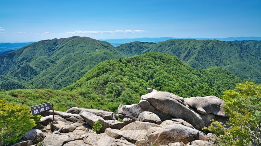 5つの推奨される観光スポットは、コモノの町でユノヤマの温泉を完全に楽しむことができます
