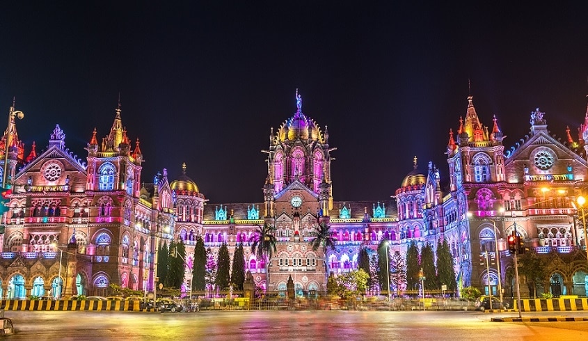 アクティブな鉄道駅！インドの世界遺産のサイトチャトラパティシヴァジーターミヌス駅