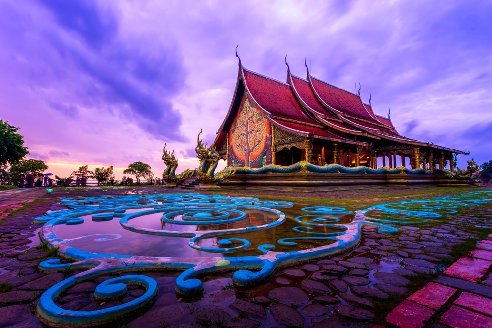 トワイライトで輝く寺院！？ Ubon Ratchathaniの推奨観光スポット