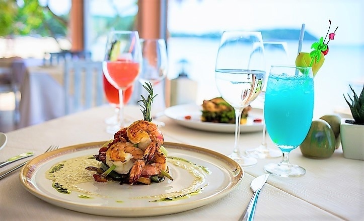 プーケットのビーチサイドで楽しむためにおすすめのランチスポット