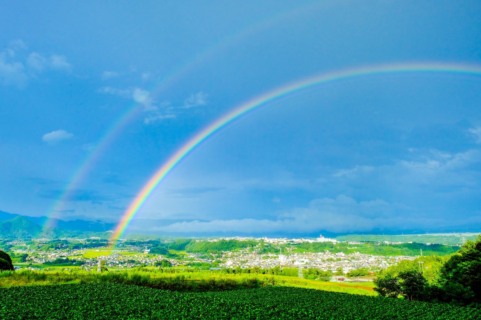 雨の後に二重虹が現れます！二重虹は幸運の兆候ですか？