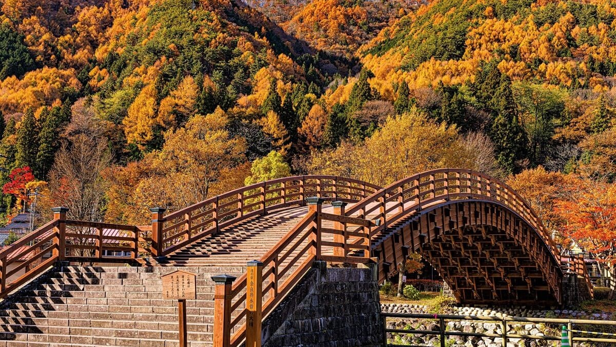 5つの魅力的な観光スポット、ナガノ県、シオジリ市、ワイン、ラッカーウェアの街