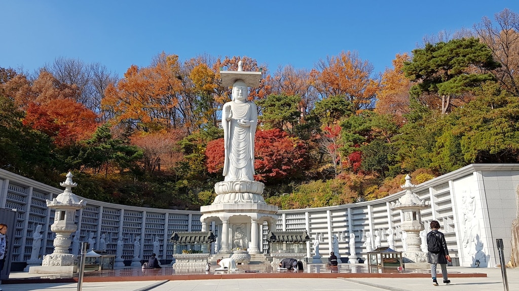 ソウルの江南にある避けられない歴史的な寺院であるボンジョンサ寺院
