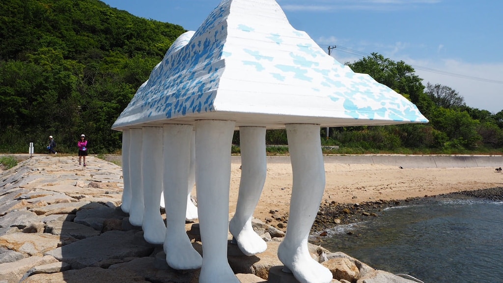 人気を得る！アート島の小島は、猫に囲まれた癒しの場所です！？