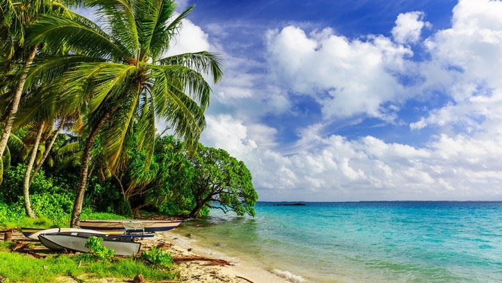 キリバティからのお土産なら、これがそれです！クリスマスアイランドの塩、美しいスタンプ、ポストカード