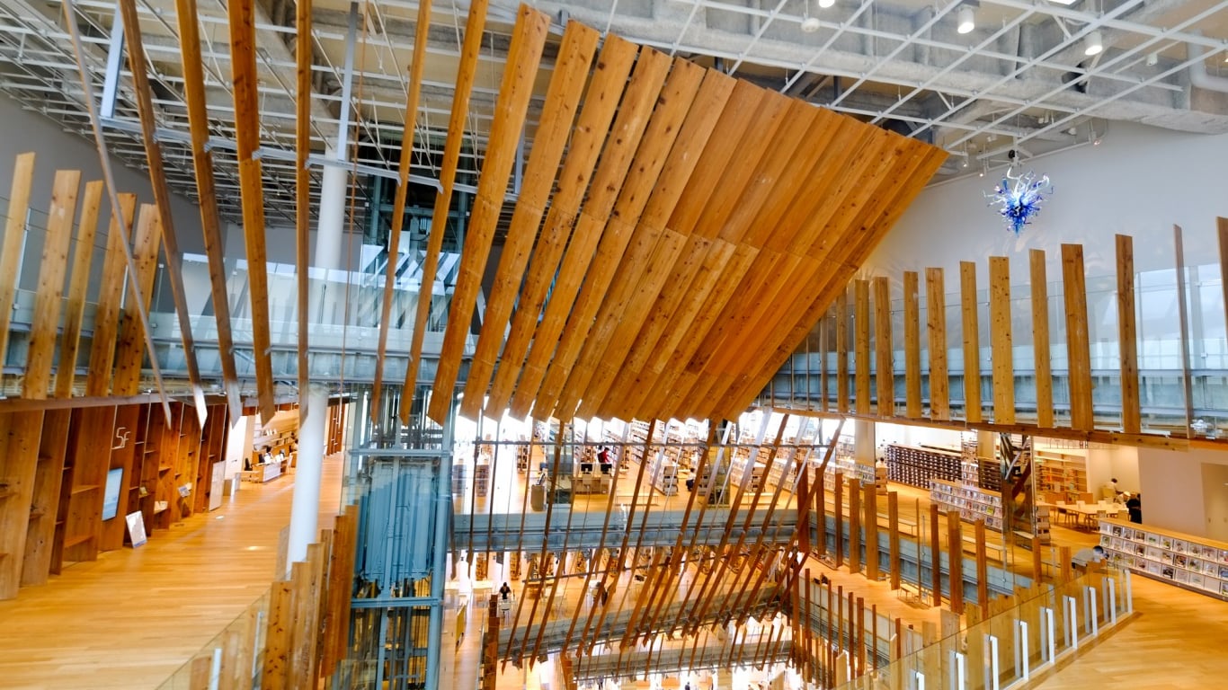 Toyamaの新しいランドマークである「Toyama Glass Art Museum」の魅力を紹介しましょう！