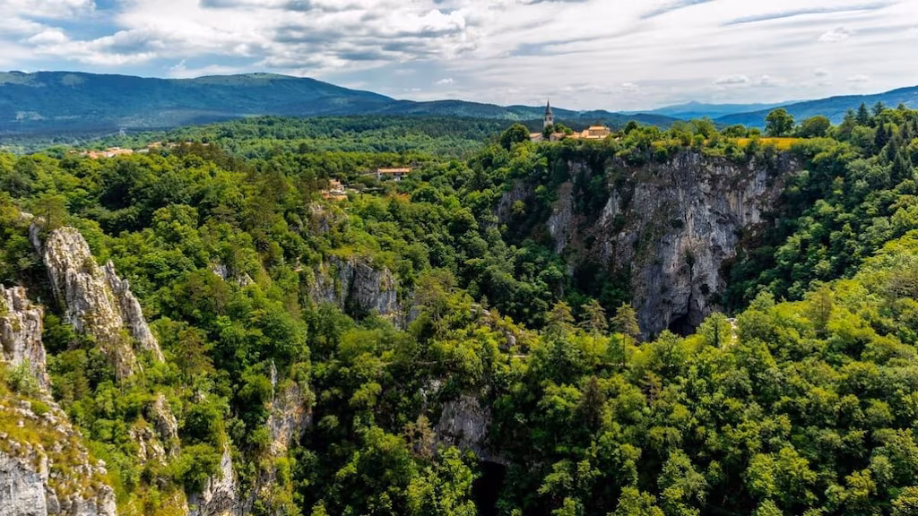 スロベニアの5つの世界遺産をすべて紹介！この小さな国の壮大な世界遺産を探索してください