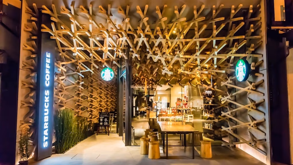 日本のトップ10のスタイリッシュなスターバックスストア