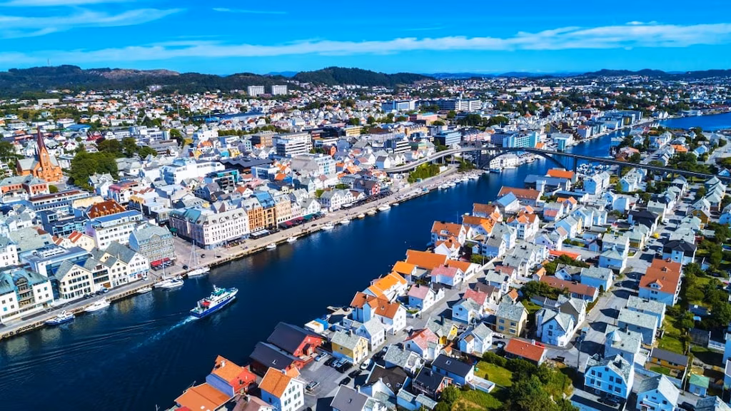 かつて古代ノルウェーの中心地だった静かな港町、ハウゲスンをご紹介します!