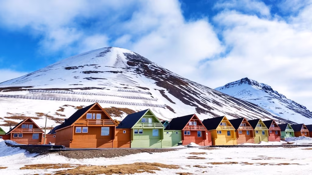 世界最北の都市！ノルウェー、ロングイェールビーン観光の 5 つのハイライト