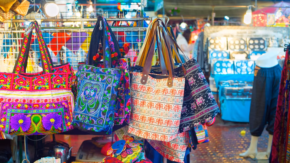 ヒル族の工芸品など！中央チェンマイの4つのショッピングスポット