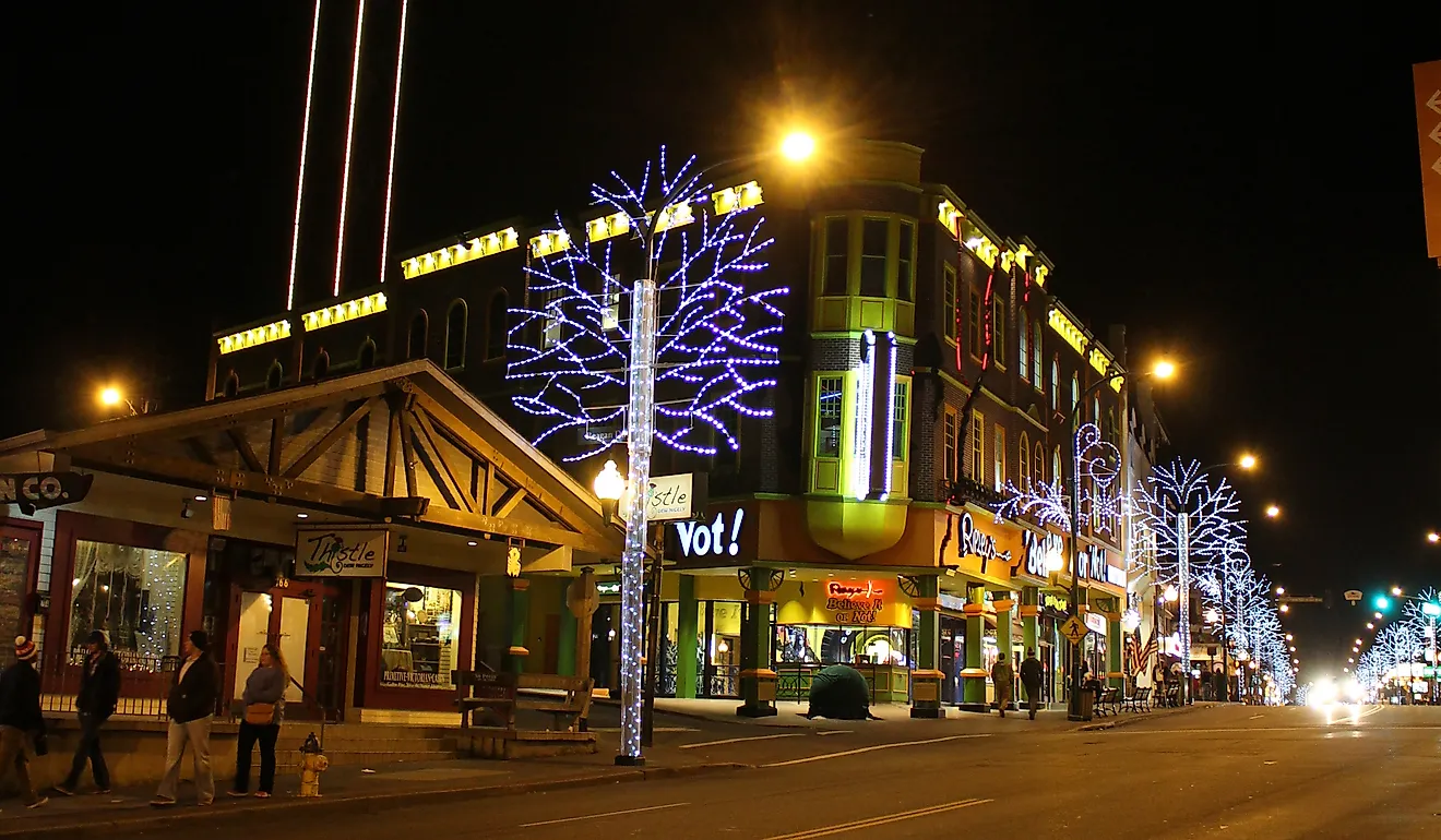 テネシー州でホリデーシーズンに最適な最も華やかなダウンタウン 6 選