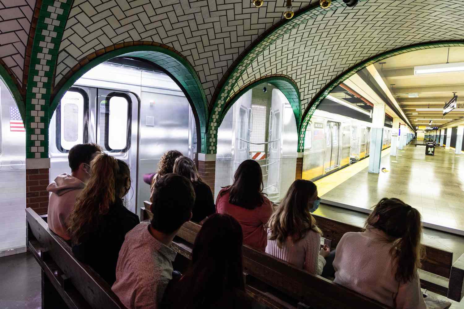 RisenyでNYCを介して舞い上がり、北東の最初の空飛ぶ劇場をフィーチャーした