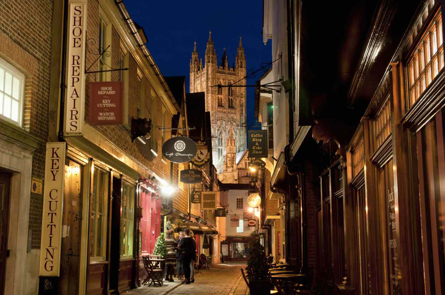 電車、バス、車でロンドンからカンタベリーに旅行する方法